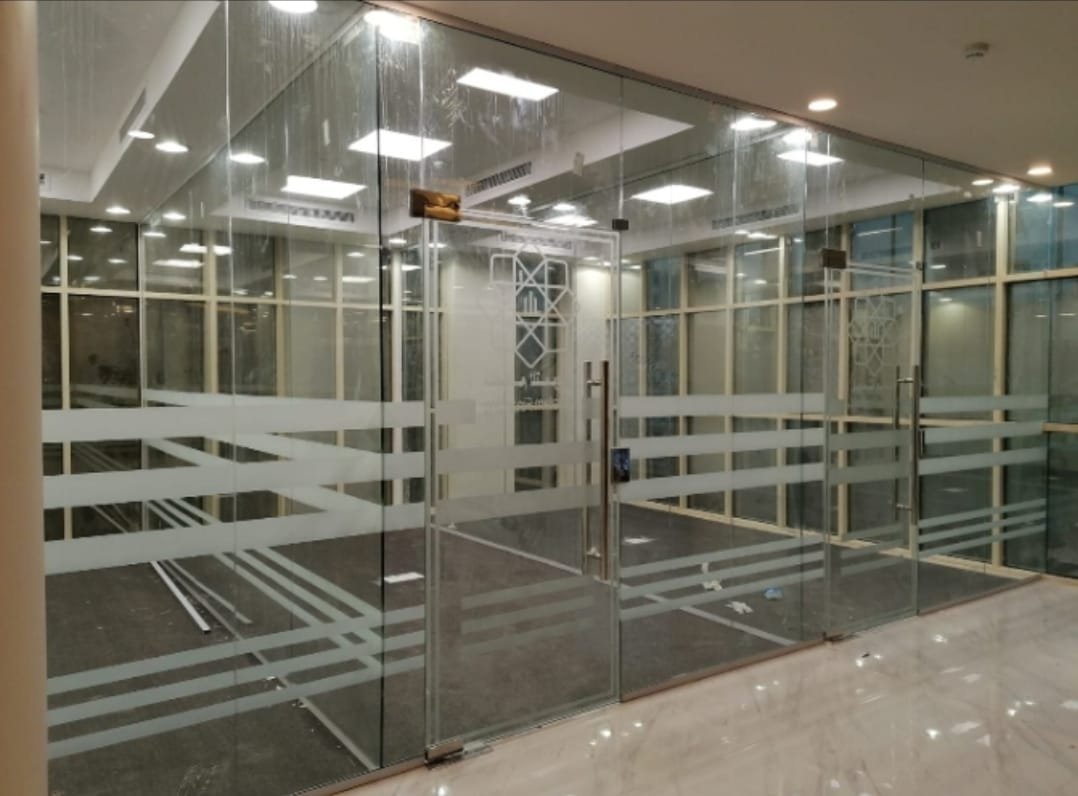 واجهات زجاج سيكوريت للمحلات التجارية الرياض